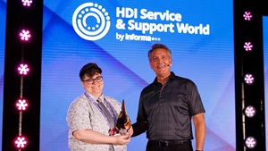 Jeri Cinnamon on stage at HDI's Service & Support World accepting the award for Best Service Improvement initiative